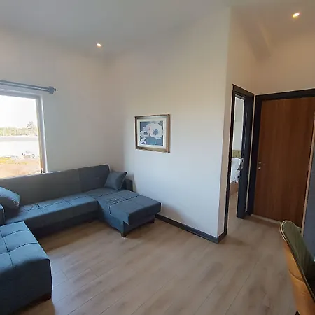 Comfy Lara Hotel