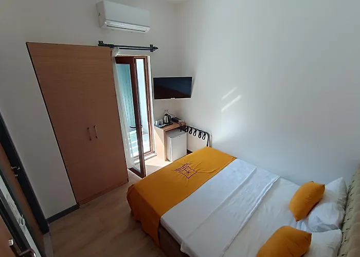 Comfy Lara Hotel *