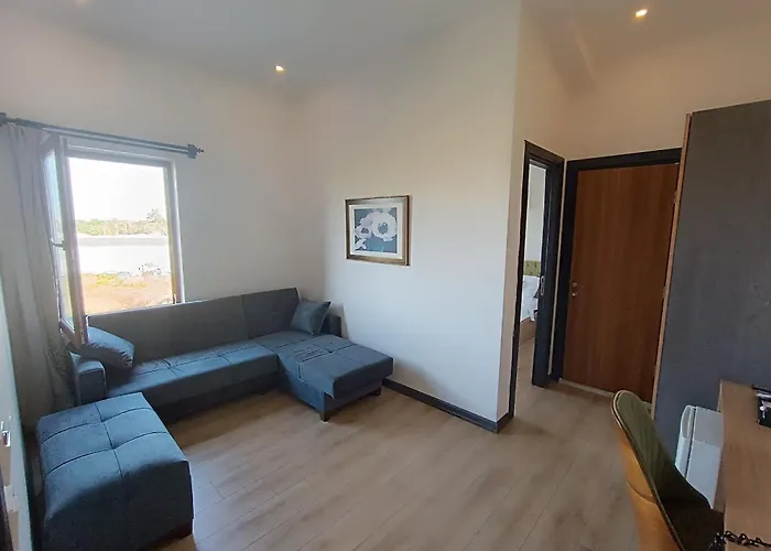 Comfy Lara Hotel *