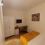 Comfy Lara Hotel