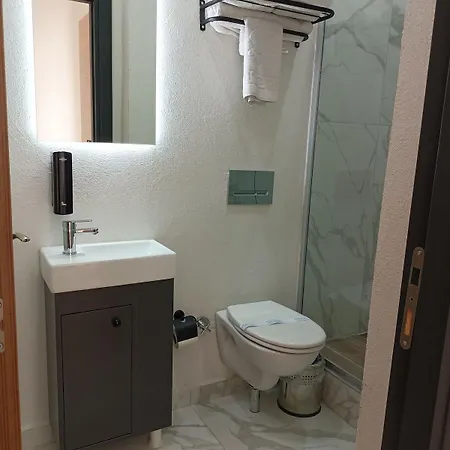 Comfy Lara Hotel *