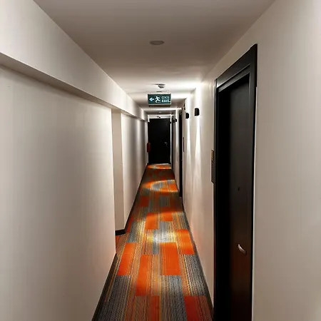 Hotel Comfy Lara *