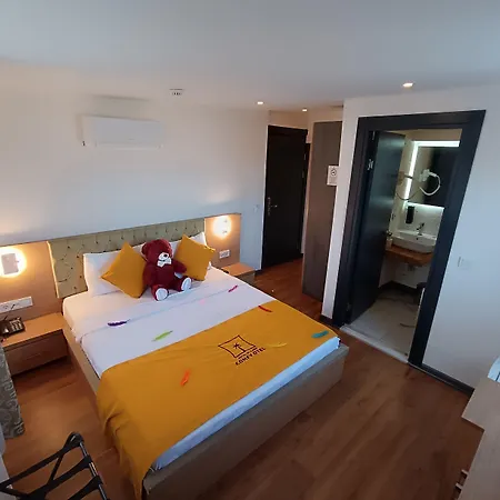 Comfy Lara Hotel *