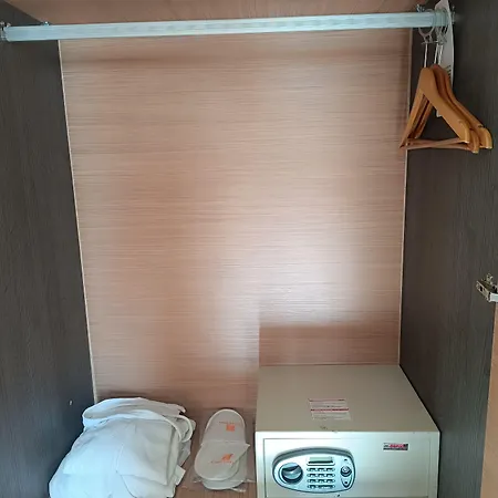 Hotel Comfy Lara *