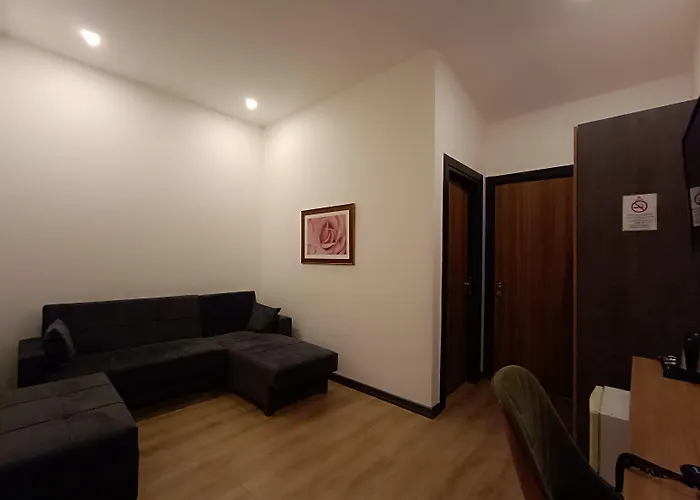 Comfy Lara Hotel