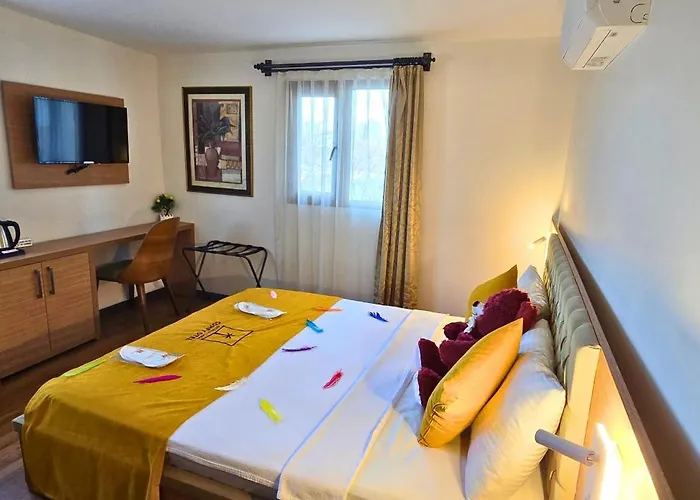 Hotel Comfy Lara *