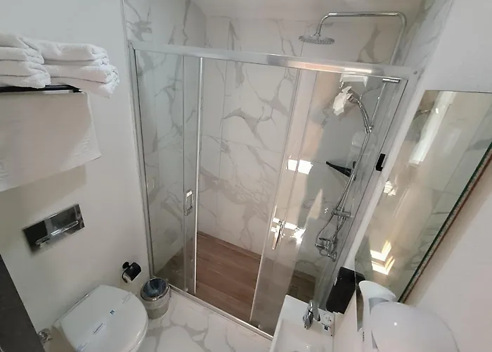 فندق Comfy Lara *