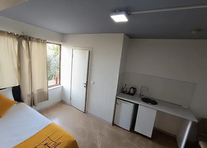 Comfy Lara فندق *