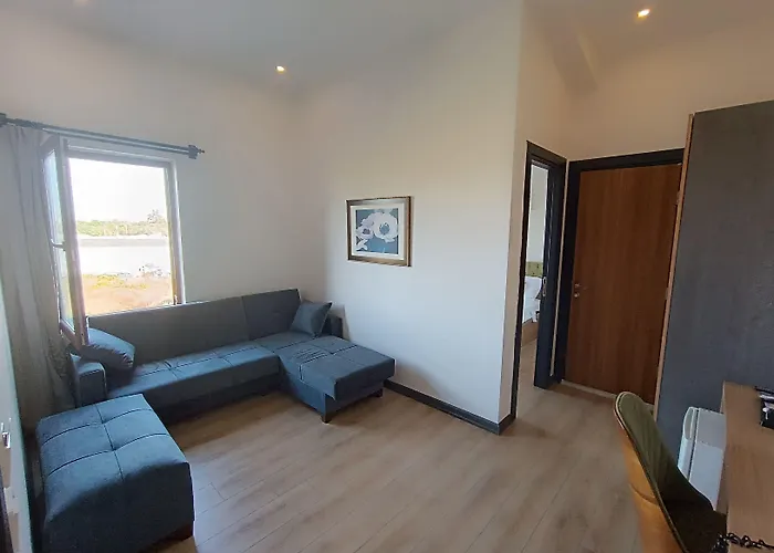 Comfy Lara Hotel